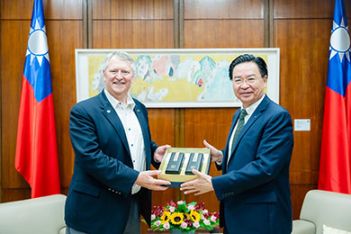 外交部長吳釗燮接見「世界醫師會」暨「美國醫師會」前會長大衛．巴比，感謝對臺灣國際參與的支持 - 圖片