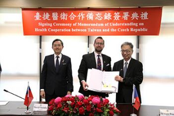 我與捷克簽署「醫衛合作瞭解備忘錄」 - 圖片