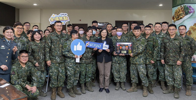 蔡英文総統、入隊間もない一年制兵役の新兵を視察 : Taiwan Today
