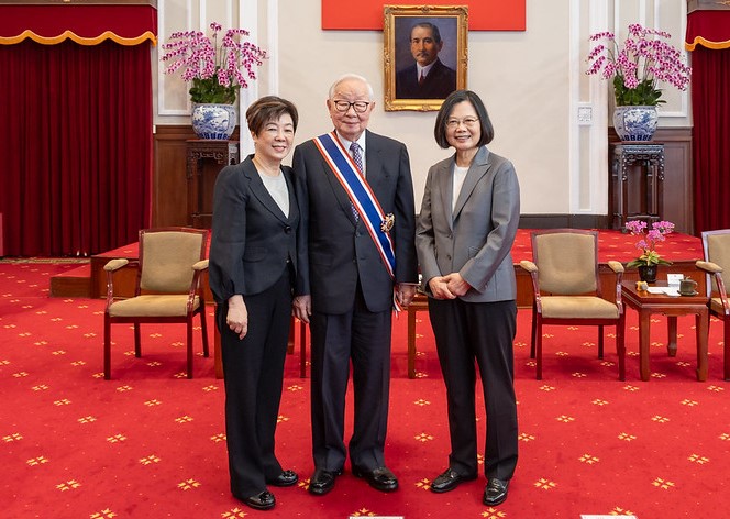 蔡総統がTSMCの創業者モリス・チャン氏に「中山勲章」を授与 : Taiwan