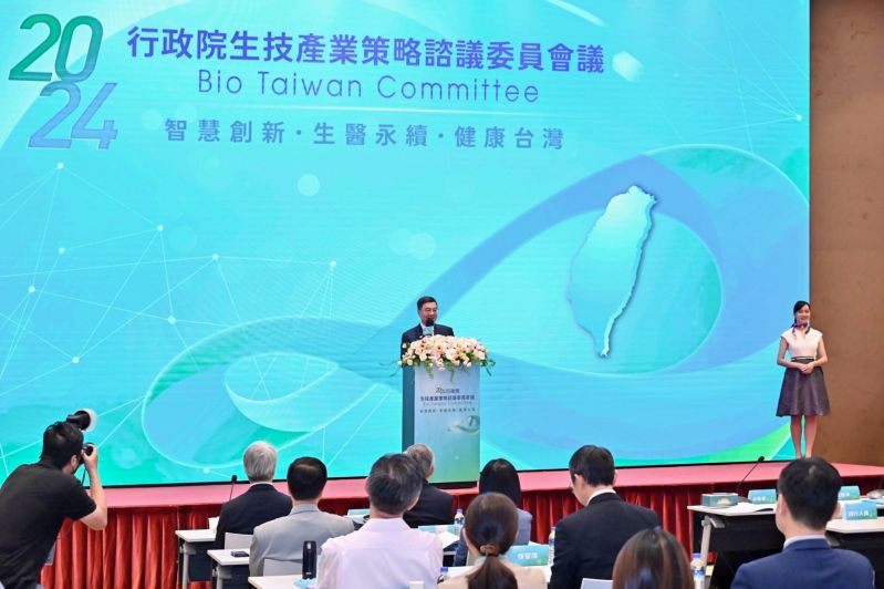 Premier Cho Jung-tai said Aug. 26 that the government is committed to raising Taiwan’s global biotechnology profile via comprehensive policies and regulations, increased funding, resource integration and talent cultivation, according to the Executive Yuan.