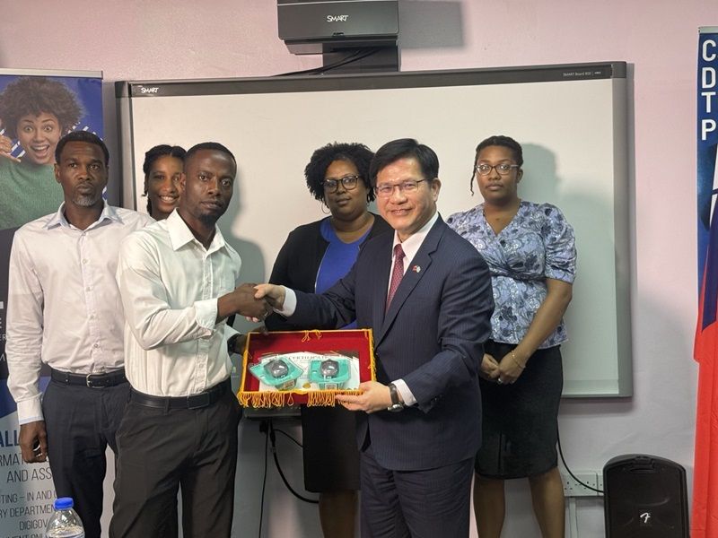 Menlu Lin Chia-lung: Taiwan Bersedia Berbagi Pengalaman di Bidang  Transformasi Digital : Taiwan Today