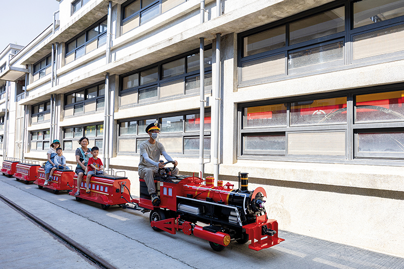 Miaoli Railway Museum in the northen county of the same name welcomes visitors of all ages with guided tours and family-friendly train rides.