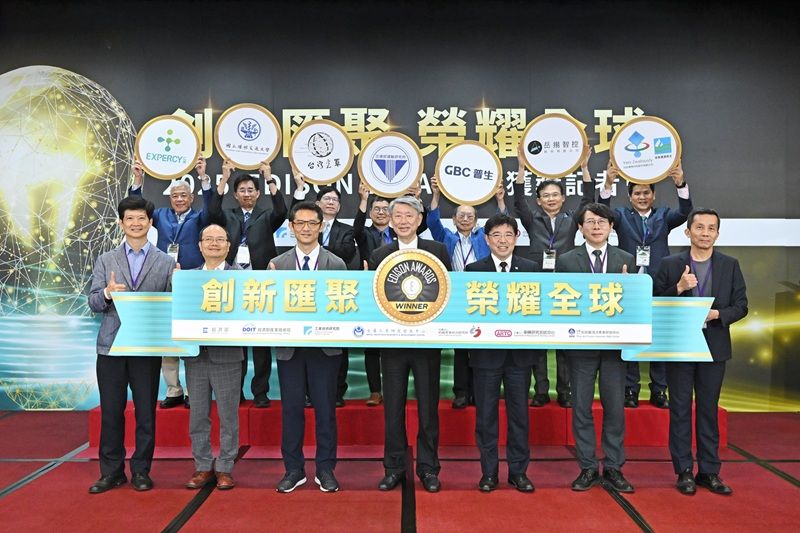 New Southbound Policy。Di antara 18 penghargaan yang diraih Taiwan, 14 di antaranya diperoleh oleh lembaga penelitian di bawah Kementerian Perekonomian (MOEA), seperti ITRI (Institut Penelitian Teknologi Industri), Pusat Penelitian dan Pengembangan Industri Logam (MIRDC), Institut Penelitian Industri Tekstil (TTRI), Pusat Penelitian dan Pengujian Automotif (ARTC), dan Pusat Penelitian dan Pengembangan Industri Perkapalan dan Kelautan (SOIC).
