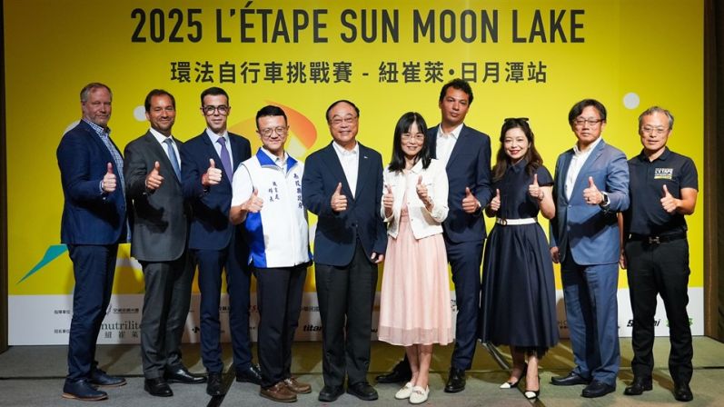New Southbound Policy。Bagi penggemar wisata sepeda yang ingin menikmati pemandangan, tersedia juga rute klasik mengelilingi Danau Sun Moon sepanjang 20 km. Rute ini pernah dinobatkan oleh CNN sebagai salah satu dari 10 jalur sepeda terindah di dunia. 