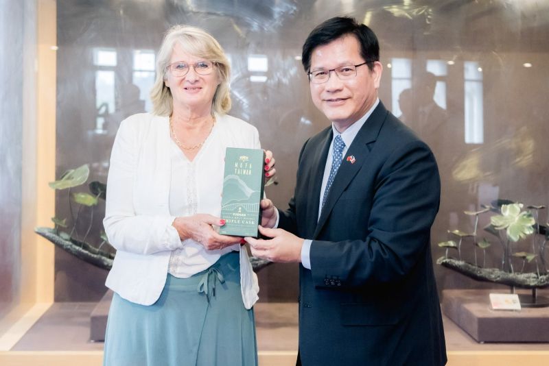 New Southbound Policy。Marie-Noëlle Battistel menyoroti bahwa tindakan intimidatif Tiongkok terhadap Taiwan memiliki dampak luas secara global dan menyerukan negara-negara demokrasi untuk bersatu mendukung Taiwan. 