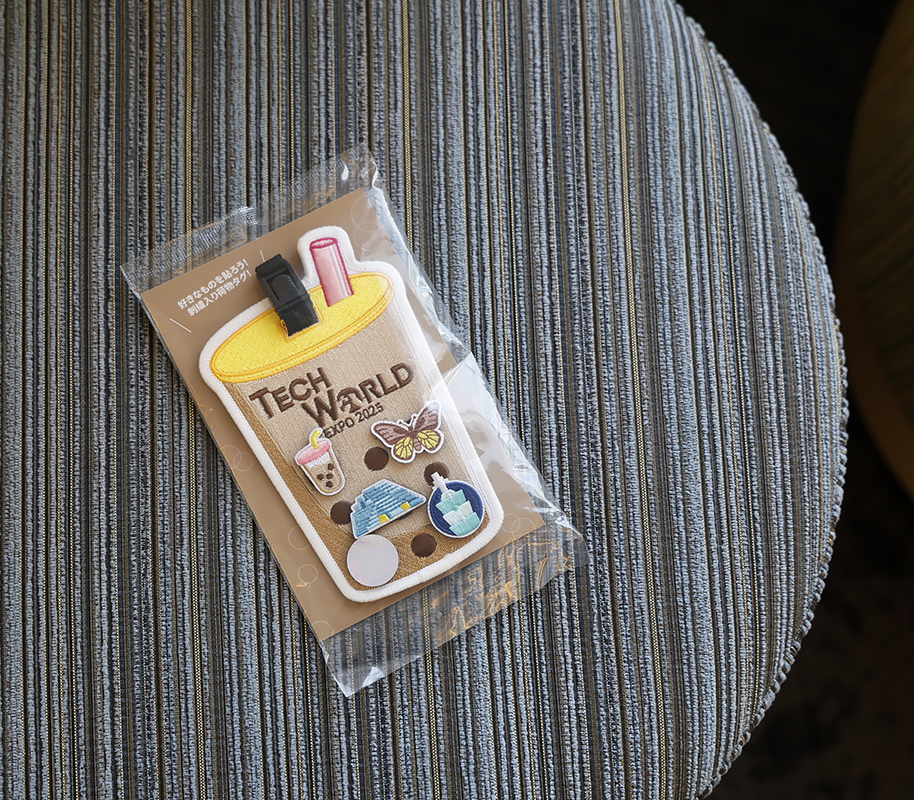Tech World visitors receive themed gifts such as luggage tags.  (Photo Courtesy of TAITRA)