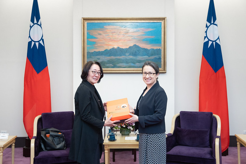New Southbound Policy。Taiwan dan Jepang selalu saling mendukung dalam menghadapi berbagai krisis, baik bencana alam maupun pandemi, mencerminkan ikatan erat dan ketangguhan hubungan kedua negara. Menlu Lin Chia-lung menilai relasi Taiwan-Jepang telah menjadi aset dan teladan penting bagi komunitas internasional.