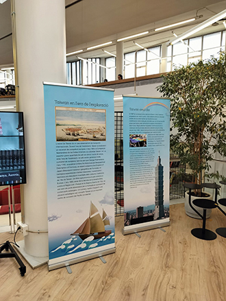 La exposición «Navegar cap al món: la literatura taiwanesa» (Navegar hacia el mundo: la literatura taiwanesa). (Foto cortesía de Antonio Paoliello-Palermo)