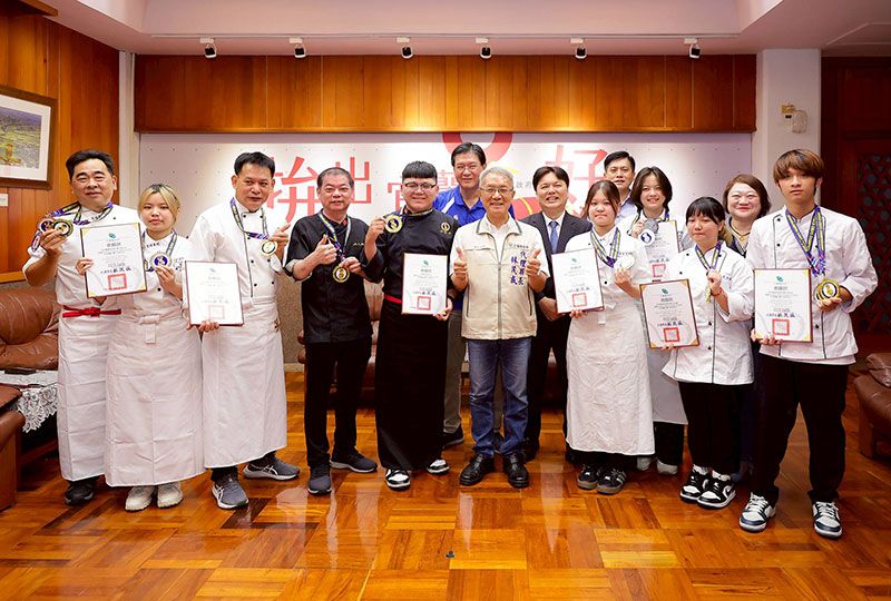 「2025 WCC WORLD CHEFS CUISINE世界廚藝大賽（馬來西亞）」 宜蘭囝仔羅子恩勇奪二金與廚師獎圖片 - 新南向政策