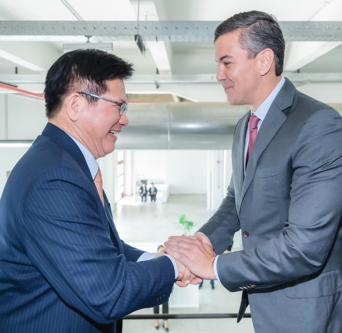 New Southbound Policy。รมว.กต.ไต้หวันเข้าพบคารวะ H.E. Santiago Peña ประธานาธิบดีสาธารณรัฐปารากวัย โดยปธน. Peña ได้แสดงจุดยืนว่า ความสัมพันธ์ระหว่างไต้หวัน - ปารากวัย แข็งแกร่งดุจหินผา (ภาพจากกระทรวงการต่างประเทศ)