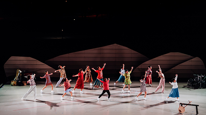 “Hand in Hand, We Dance” at TDP 2024 is a community piece by Shimmering Production that features primarily amateur performers. (Courtesy of Weiwuying / Photo by Chen Chien-hao)