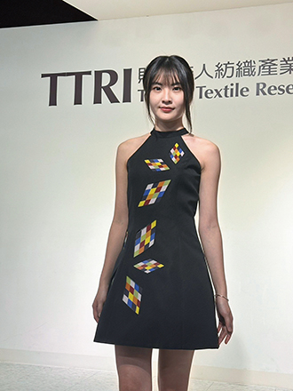 A model wears a smart dress with flexible e-paper displays that reflect ambient light and change visuals based on biometric inputs. (Courtesy of TSTA)