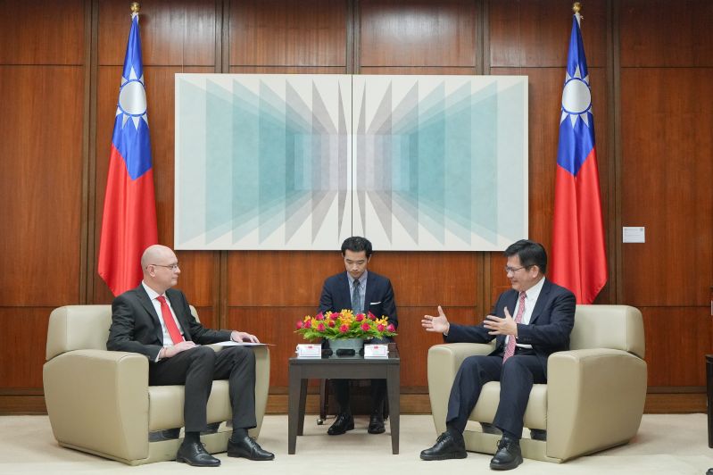 New Southbound Policy。Janusz Henryk Bilski pernah mengunjungi Taiwan lebih dari dua dekade lalu, dan mengaku terkesan dengan kuliner, budaya dan keindahan alam yang dimiliki Taiwan. Ia merasa sangat gembira dan terhormat dapat ditugaskan di Taiwan.
