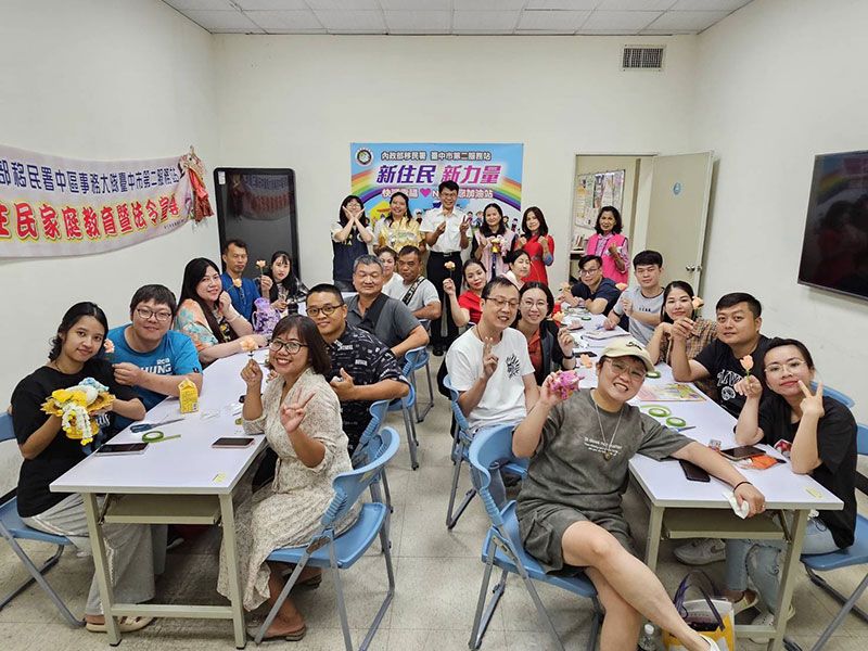 泰國紙花綻幸福 移民署溫馨呼籲 感謝公務員不必送圖片 - 新南向政策