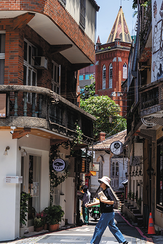 The Presbyterian Church overlooks Mackay Street. (Photo by Chin Hung-hao)