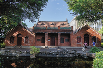 Oxford College, completed in 1882, is now a museum and part of the Aletheia University campus. (Photo by Chin Hung-hao)