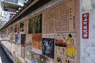 Works by 119 artists are on display in a public art project along Zhongzheng Road. (Photo by Chin Hung-hao)