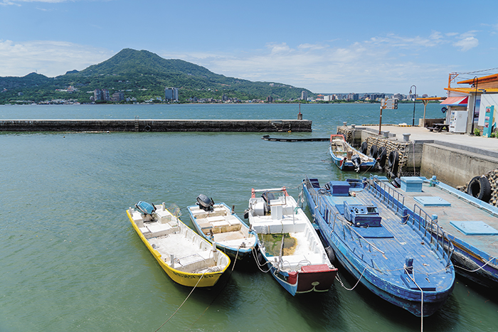 Huwei Fishing Port, Tamsui’s oldest fishing harbor, gives access to both river and sea. (Photo by Chin Hung-hao)