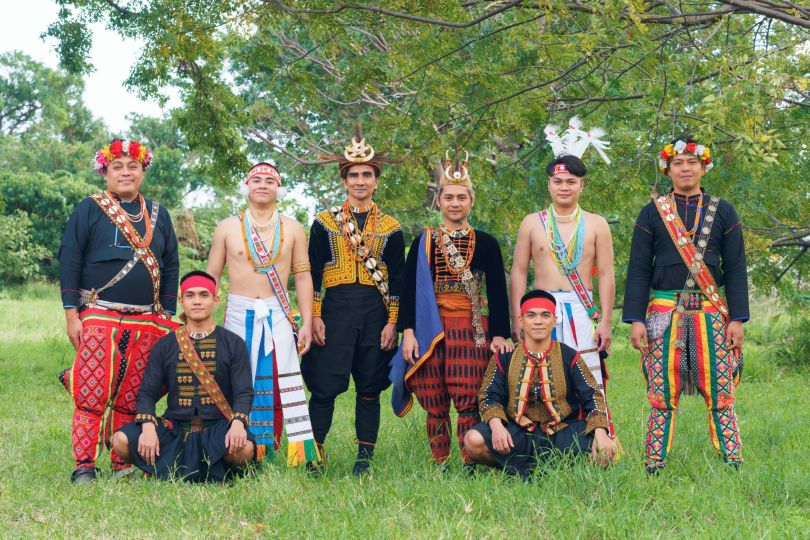 New Southbound Policy。คณะนักแสดง BULAREYAUNG DANCE เข้าจัดการแสดงในพิธีเปิดตัวนิทรรศการ Breaking Ground ในพิพิธภัณฑ์ศิลปะพื้นเมืองร่วมสมัย เมืองซานตาเฟของสหรัฐฯ เพื่อส่งเสริมการเสวนาทางวัฒนธรรมชนพื้นเมืองรูปแบบใหม่ ระหว่างไต้หวัน - สหรัฐฯ (ภาพจากกระทรวงวัฒนธรรม)