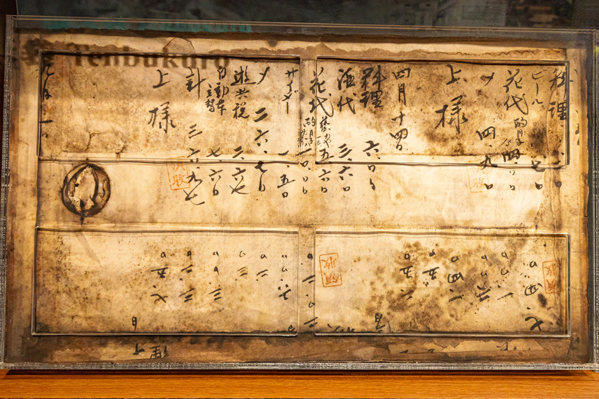 El museo exhibe una factura de la época japonesa correspondiente a una estadía en el antiguo y lujoso Hotel Kazan. (Foto de Chen Mei-ling)