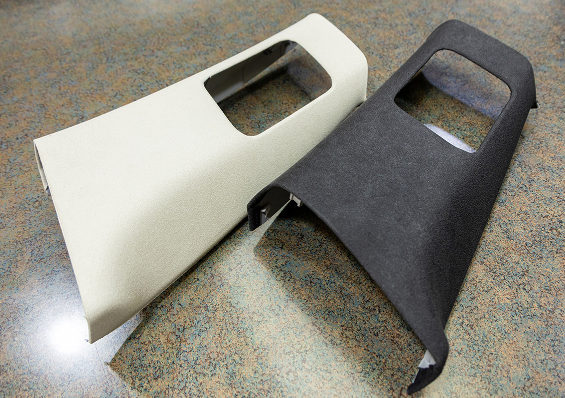 La empresa ha ampliado su ámbito de negocio más 
allá de la confección para crear molduras para interiores de vehículos. (Foto de Chen Mei-ling)