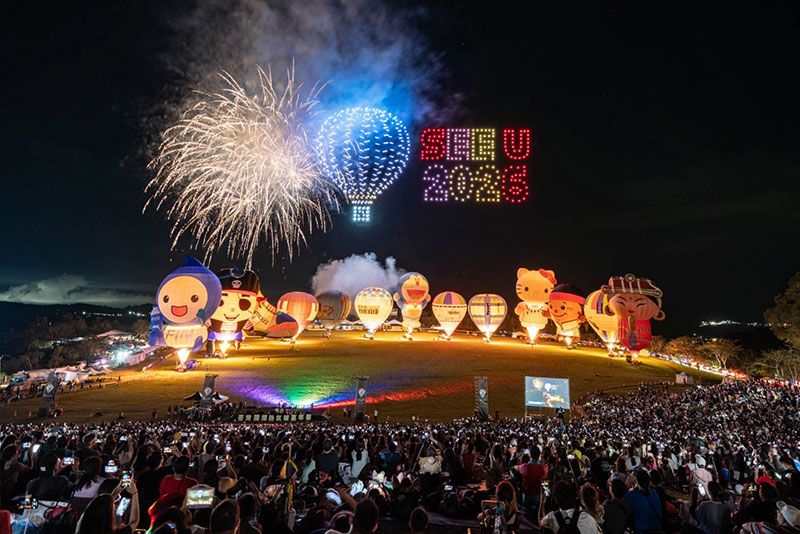 「全球最精采熱氣球光雕秀」最終場4萬人同賞 2025臺灣國際熱氣球嘉年華吸引逾68萬人次參與 相約明年見圖片 - 新南向政策