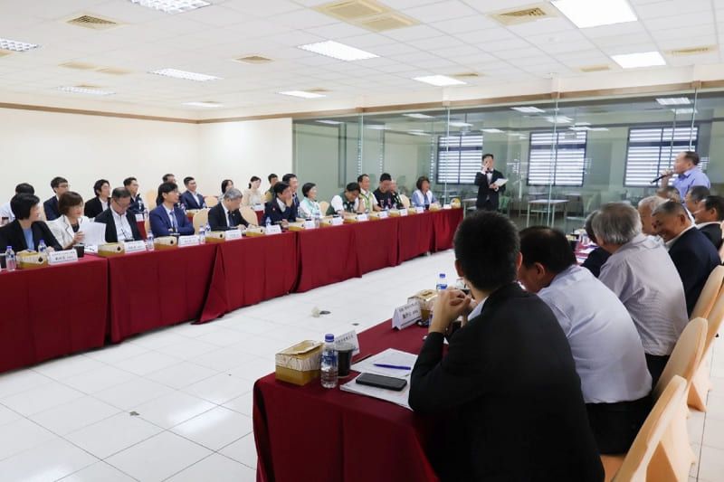 持續與產業座談 部⾧走訪南台灣與塑膠、扣件產業界交流圖片 - 新南向政策