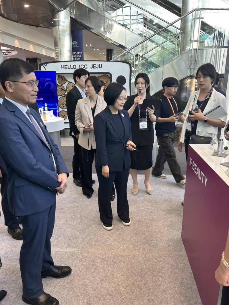 New Southbound Policy。AI และสตาร์ทอัพไต้หวัน เผยความโดดเด่นในระหว่างการประชุมรัฐมนตรีเอเปควิสาหกิจขนาดกลางและขนาดย่อม ที่เปิดฉากขึ้นในเกาหลีใต้ (ภาพจากกระทรวงเศรษฐการ)