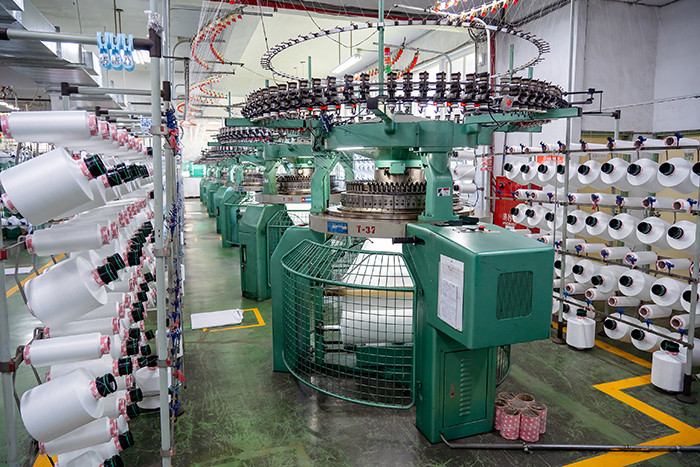 Máquinas inteligentes en Super Textile transmiten datos operativos en tiempo real. (Foto de Chin Hung-hao)