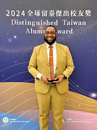 En 2024, Donya Lynex Francis, exbecario y actual embajador de San Cristóbal y Nieves ante la República de China (Taiwán), fue galardonado con el prestigioso 4.º Premio al Alumno Distinguido de Taiwán. (Foto cortesía de Donya Lynex Francis, embajador de la Federación de San Cristóbal y Nieves ante la República de China (Taiwán))