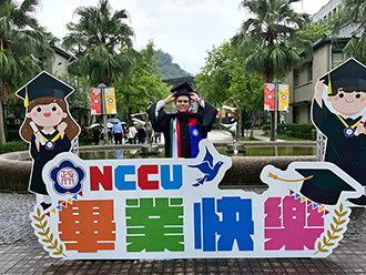 Bedolla obtuvo una maestría en Estudios de Asia-Pacífico en la prestigiosa NCCU en Taipéi, gracias a una Beca Taiwán 2023. (Foto cortesía de Ramón Bedolla)