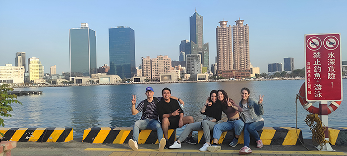 Ramón Bedolla (segundo a la izquierda), un mexicano beneficiario de la Beca Taiwán y la Beca Huayu, desea consolidar una red de exbecarios latinoamericanos que genere proyectos conjuntos y mantenga vivo el vínculo con Taiwán. (Foto cortesía de Ramón Bedolla)