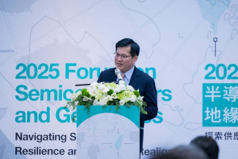 外交部首度與國際半導體產業協會聯合舉辦「2025半導體與地緣政治論壇：探索供應鏈韌性與策略新局」圖片 - 新南向政策