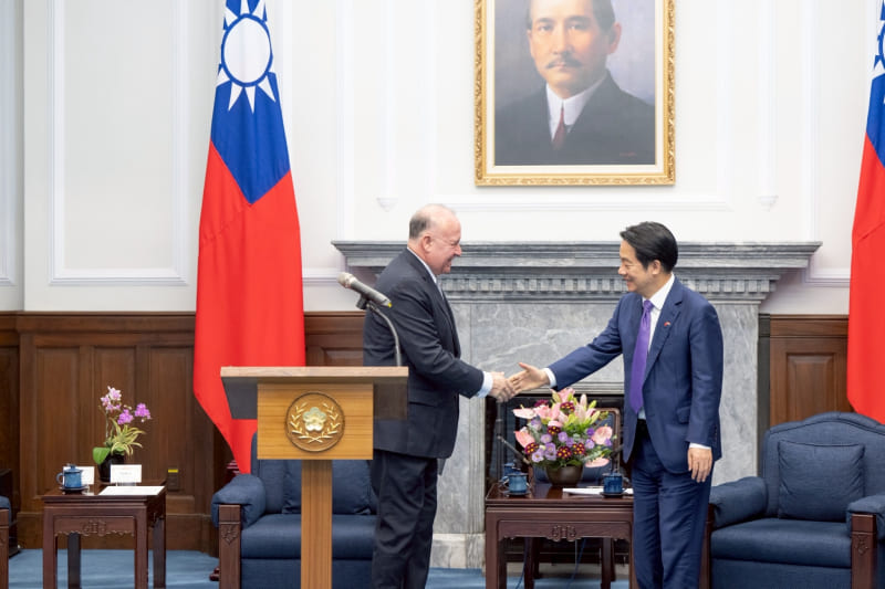 President Lai receives credentials from new Paraguay Ambassador Darío Filártiga Ruiz Díaz