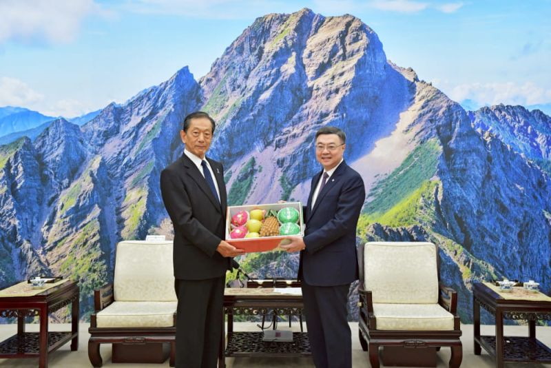 Premier receives Japan-Taiwan Exchange Association Chairman Sumi ShuzoPhotos - New Southbound Policy