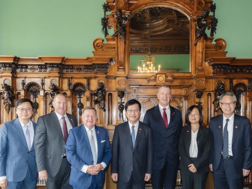 New Southbound Policy。Melalui kegiatan budaya, Taiwan berupaya mempererat ikatan nilai dengan Eropa, memperluas kerja sama bilateral di bidang ekonomi dan teknologi, serta membangun kemitraan demokratis yang erat untuk meningkatkan keamanan dan kesejahteraan bersama.
