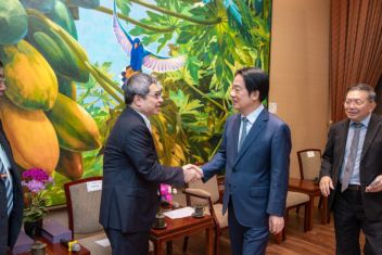 總統接見「傑出生技產業獎」獲獎團隊　盼打造臺灣另一座護國神山 - 圖片