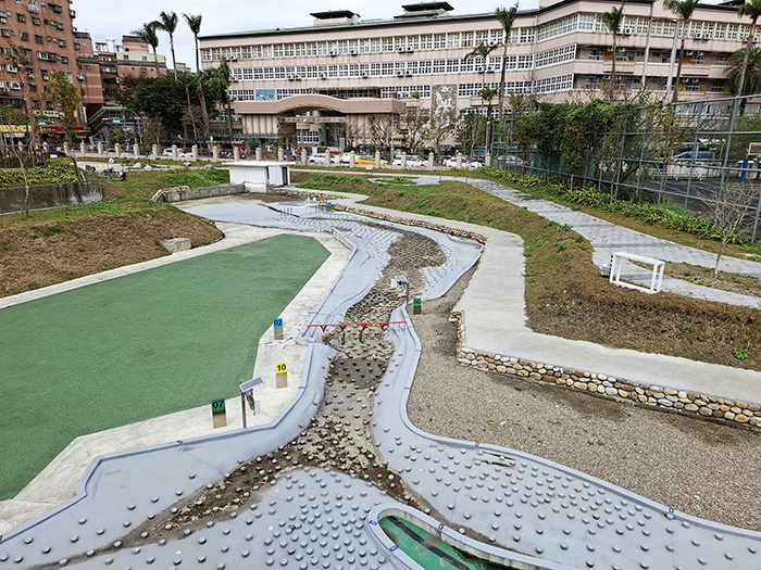 The Water Resources Agency displays a model of the Tamsui River Basin flood control system at its Xindian educational park in New Taipei City. (Photo courtesy of Ministry of Economic Affairs Water Resources Agency)