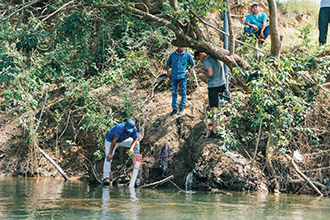 Taiwanese experts place sensors in the Belize River basin to improve flood prediction models. (Courtesy of Ho Hao-che)