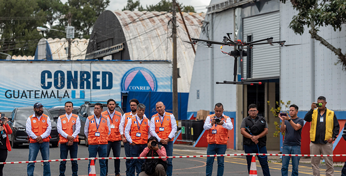 Guatemalan disaster relief personnel expand their skillsets at Taiwan-led training sessions that familiarize attendees with drone piloting. (Courtesy of Ho Hao-che )