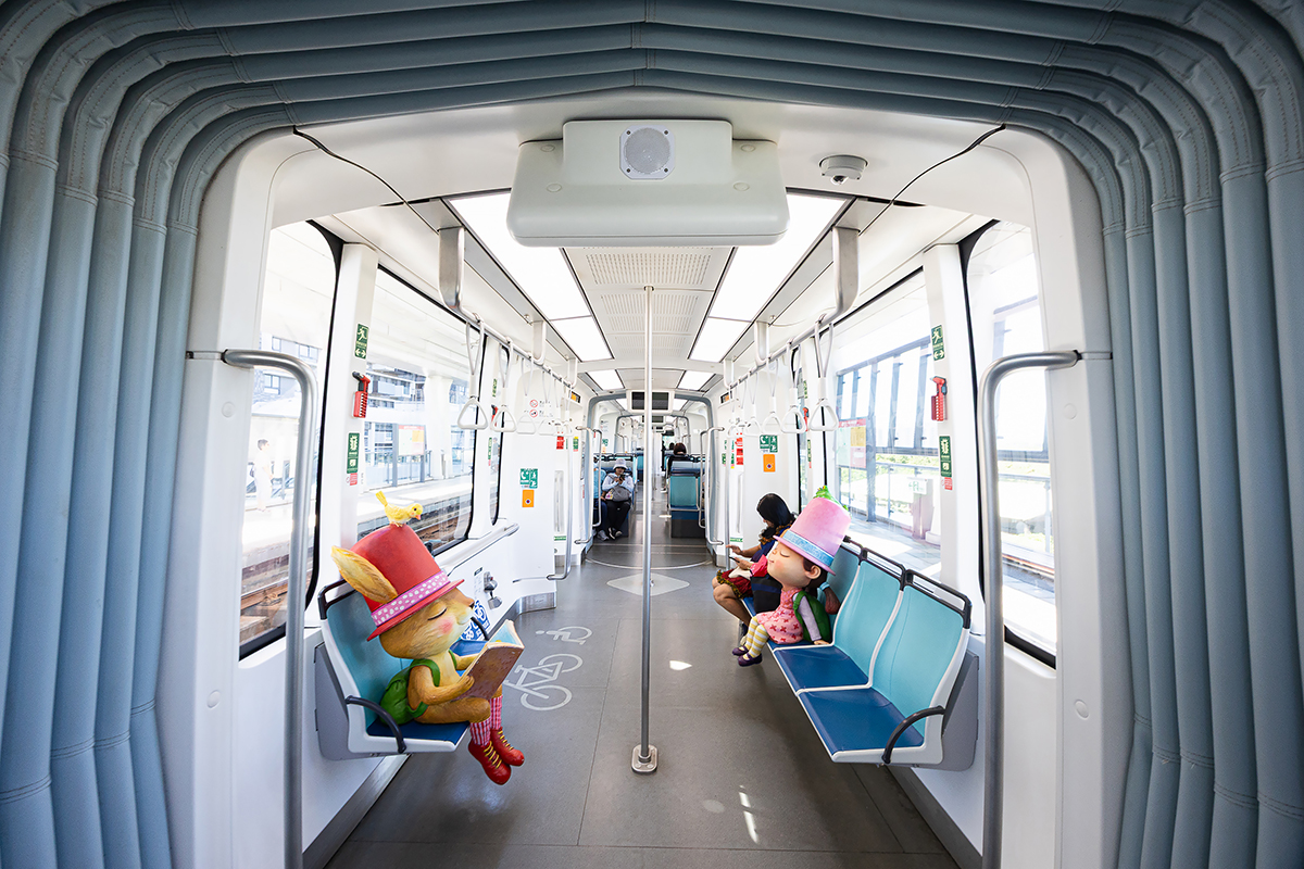 Liao’s characters provide passengers on the Danhai LRT with a touch of whimsy.