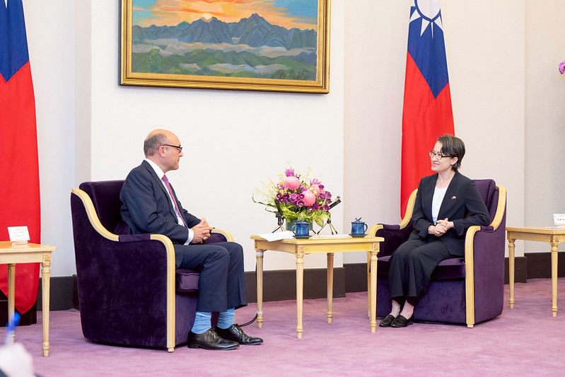 New Southbound Policy。Wapres Hsiao mengucapkan kasih atas dukungan Inggris bagi partisipasi bermakna Taiwan di berbagai organisasi internasional, termasuk Organisasi Kesehatan Dunia (WHO) dan Organisasi Penerbangan Sipil Internasional (ICAO).