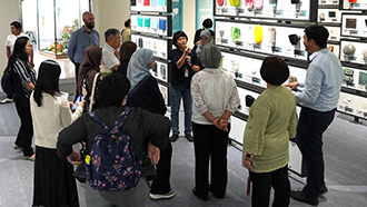 A visit to the Plastics Industry Development Center in central Taiwan by APEC member representatives forms part of the workshop on food loss avoidance strategies. (Courtesy of MOA)
