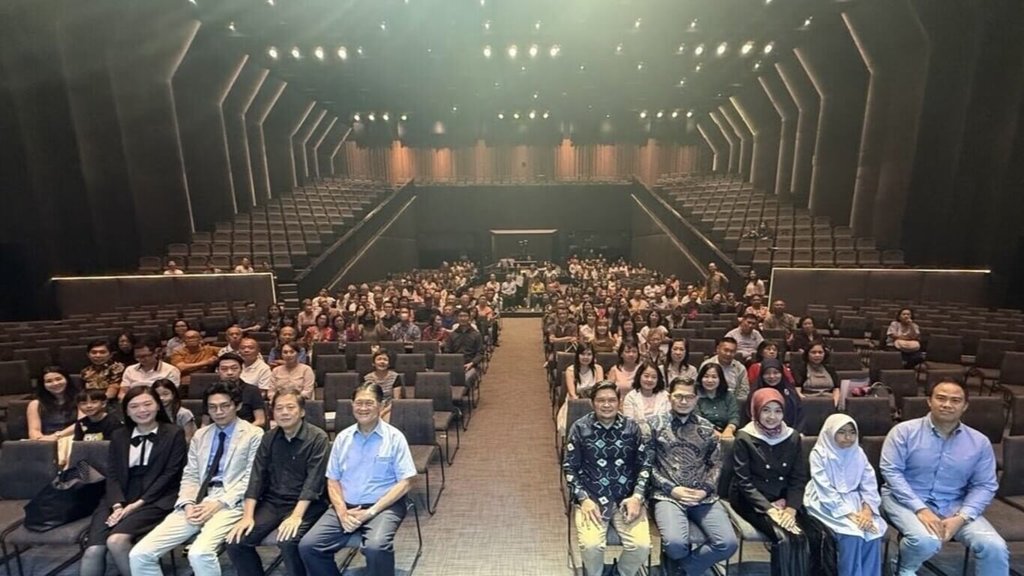 New Southbound Policy。Tiga alumni berprestasi asal Indonesia yang pernah menempuh pendidikan dan menjalani praktik klinis di TMU juga turut diundang sebagai pembicara. Mereka berbagi pengalaman berharga selama studi di Taiwan, sekaligus memperlihatkan komitmen jangka panjang TMU dalam mendukung pengembangan talenta medis Indonesia serta mempererat hubungan kedua pihak.