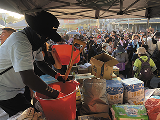 Local relief teams distribute food and supplies to residents and volunteers in the aftermath of Typhoon Ragasa. (Photo by Krakias Kai)