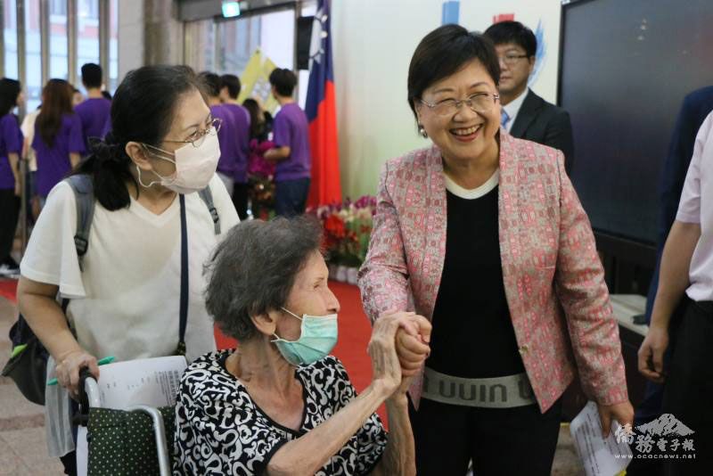 雙十國慶僑胞報到回娘家 徐佳青勉勵海內外同心邁進圖片 - 新南向政策