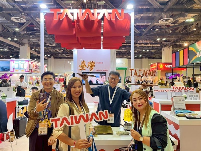 New Southbound Policy。Dalam beberapa tahun terakhir, Badan Pariwisata Taiwan secara aktif mempromosikan merek “TAIWAN - Waves of Wonder”, sekaligus mendirikan Taiwan Tourism Information Center (TTIC) di berbagai negara seperti Indonesia, India, Prancis, Kanada, dan Australia.
