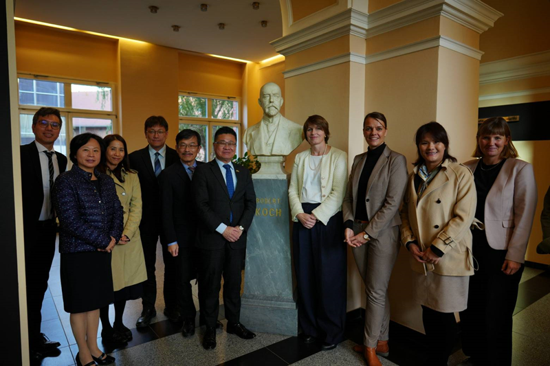 New Southbound Policy。Phái đoàn Đài Loan do Thứ trưởng Bộ Y tế-Phúc lợi Lữ Kiến Đức sang thăm Đức để trao đổi về chính sách y tế và gia đình. (Ảnh: Bộ Y tế-Phúc lợi)