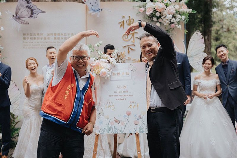 19年不變的浪漫！阿里山神木下婚禮再度成為國際焦點 來自世界各國的15對新人，阿里山見證跨國浪漫與傳統文化圖片 - 新南向政策